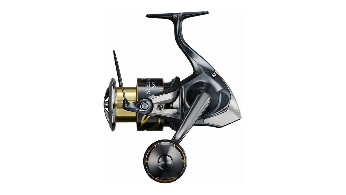 Спиннинговая катушка Shimano 26 Stella SW 4000XG на белом фоне